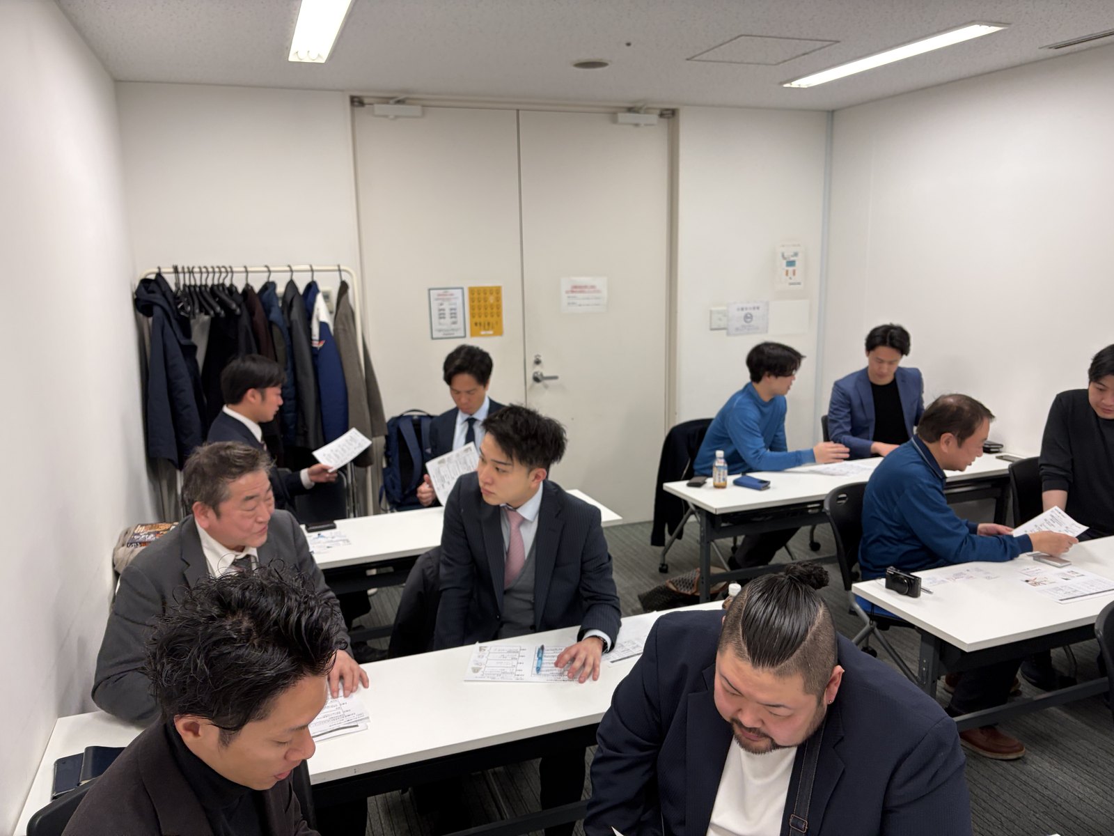 4コマワークショップに取り組む参加者