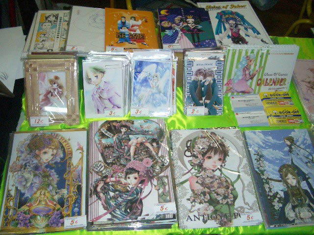 イラスト集と同人誌の展示