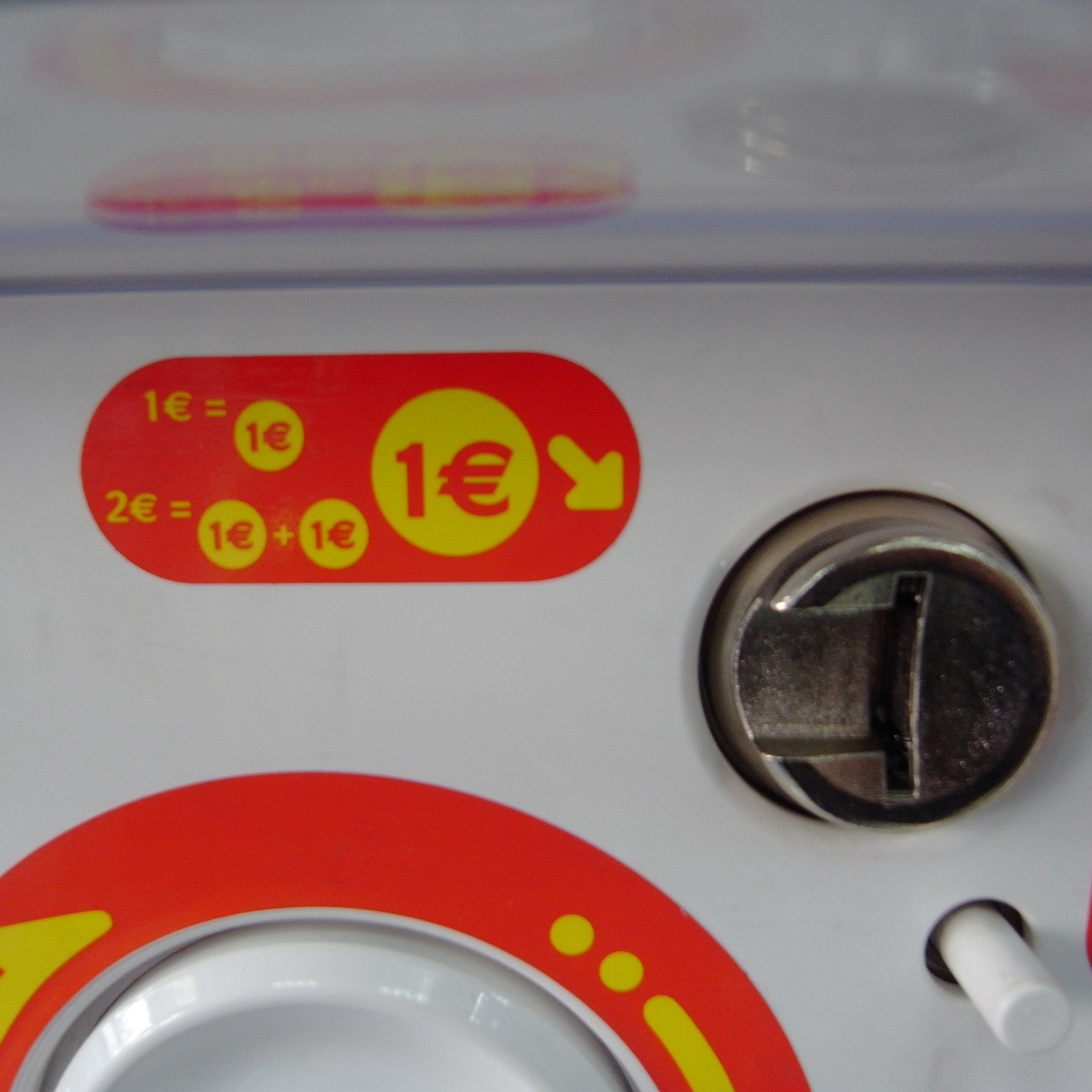 1ユーロで回すカプセルトイ